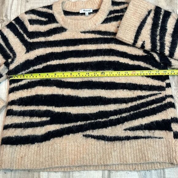 Madewell Crewneck oversize fuzzy zebra print sweater size medium - Picture 4 of 7